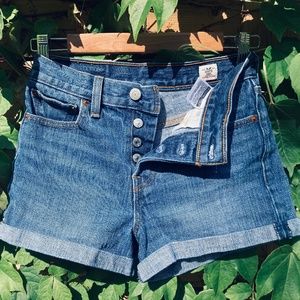 Levi’s | Shorts | Levi's White Oak Shorts | 25